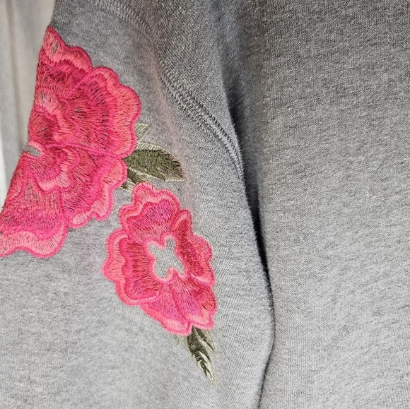 Victoria's Secret PINK Embroidered Flower Sleeve Pullover Sweatshirt Grey Medium - Picture 5 of 15